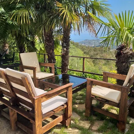 Hétvégi ház Detached House With Garden And Sea View