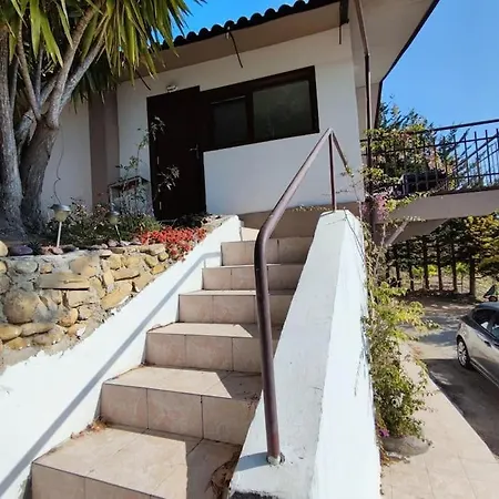 Detached House With Garden And Sea View Séjour à la campagne San Remo