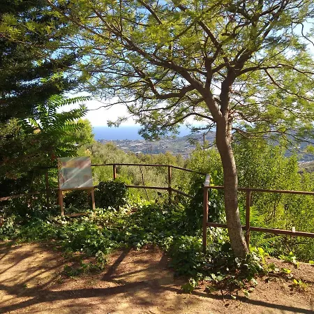 منزل ريفي Detached House With Garden And Sea View *