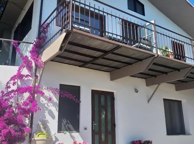 Detached House With Garden And Sea View Hétvégi ház San Remo
