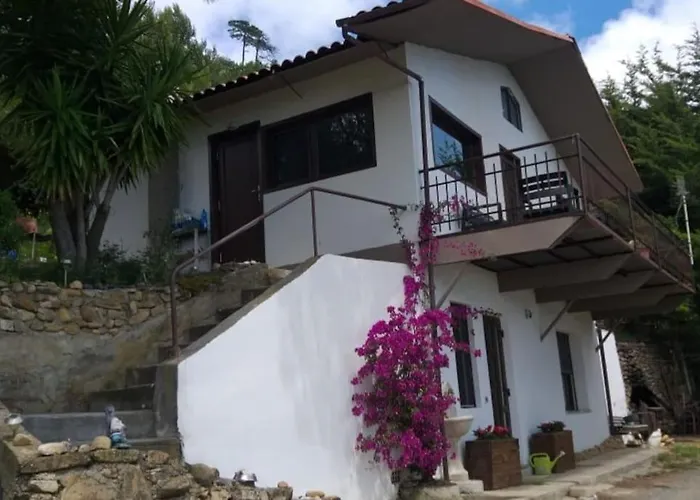 Hétvégi ház Detached House With Garden And Sea View