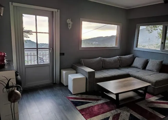 Hétvégi ház Detached House With Garden And Sea View